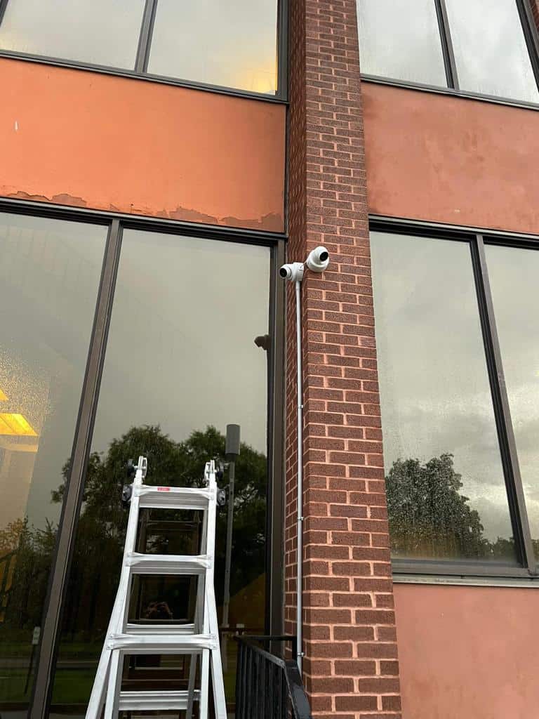 installation security cameras at height